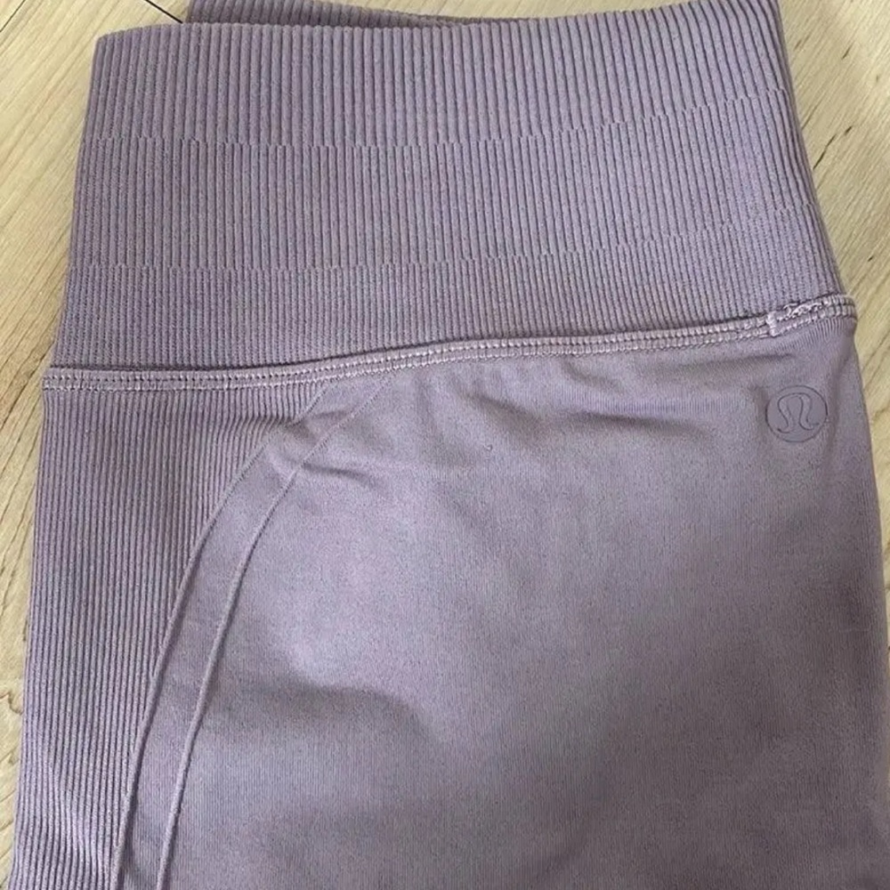 Lululemon Ribbed leggings in Plum - Picture 5 of 16
